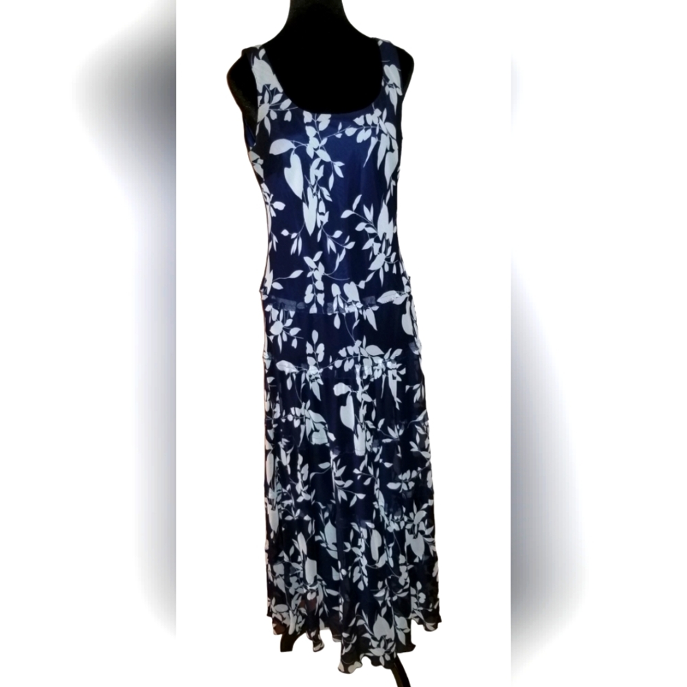 Nine West midi-maxi sleeveless dress in navy blue and white.